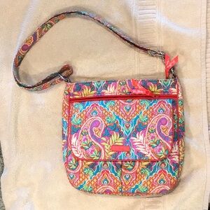 Vera Bradley crossbody double zip mailbag.